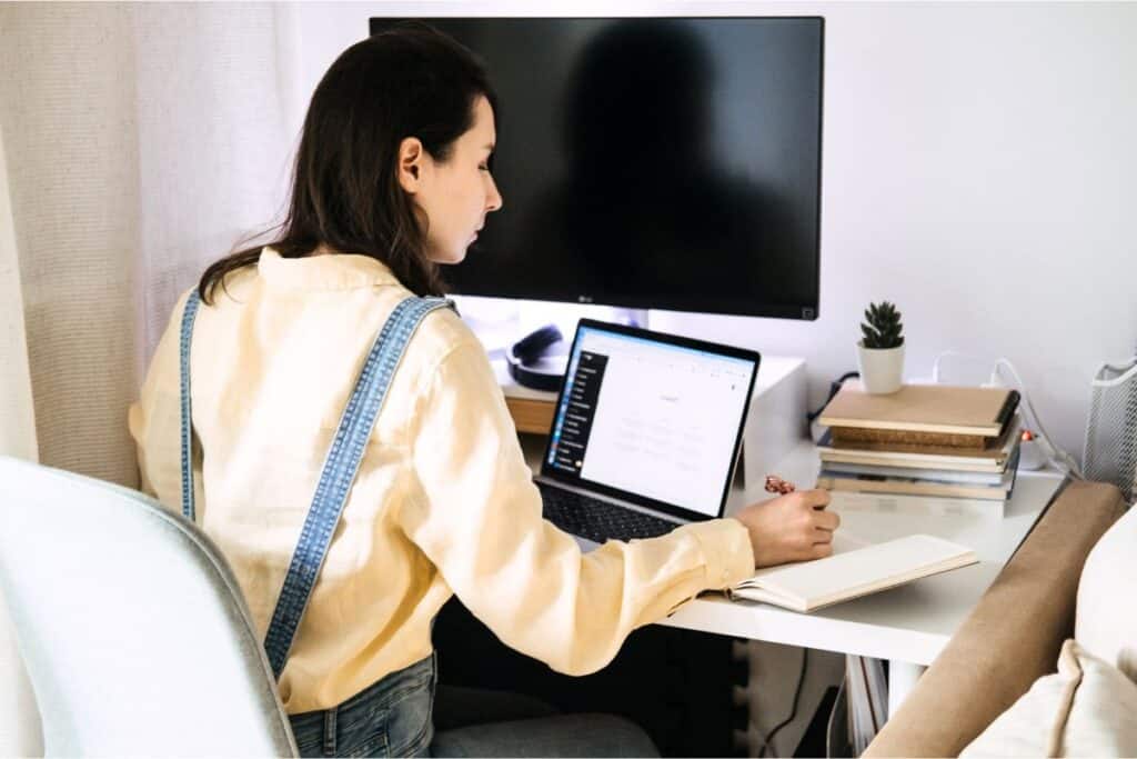 How Digital Professionals Are Using ChatGPT